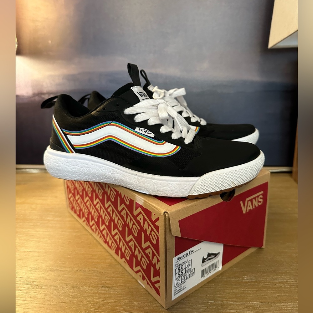 Vans ultrarange EXO pride